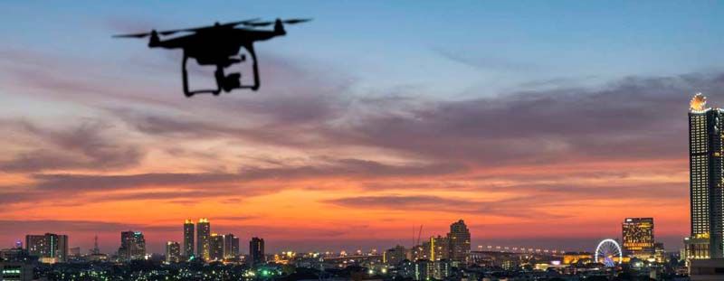 Insular Video Drón volando por ciudad